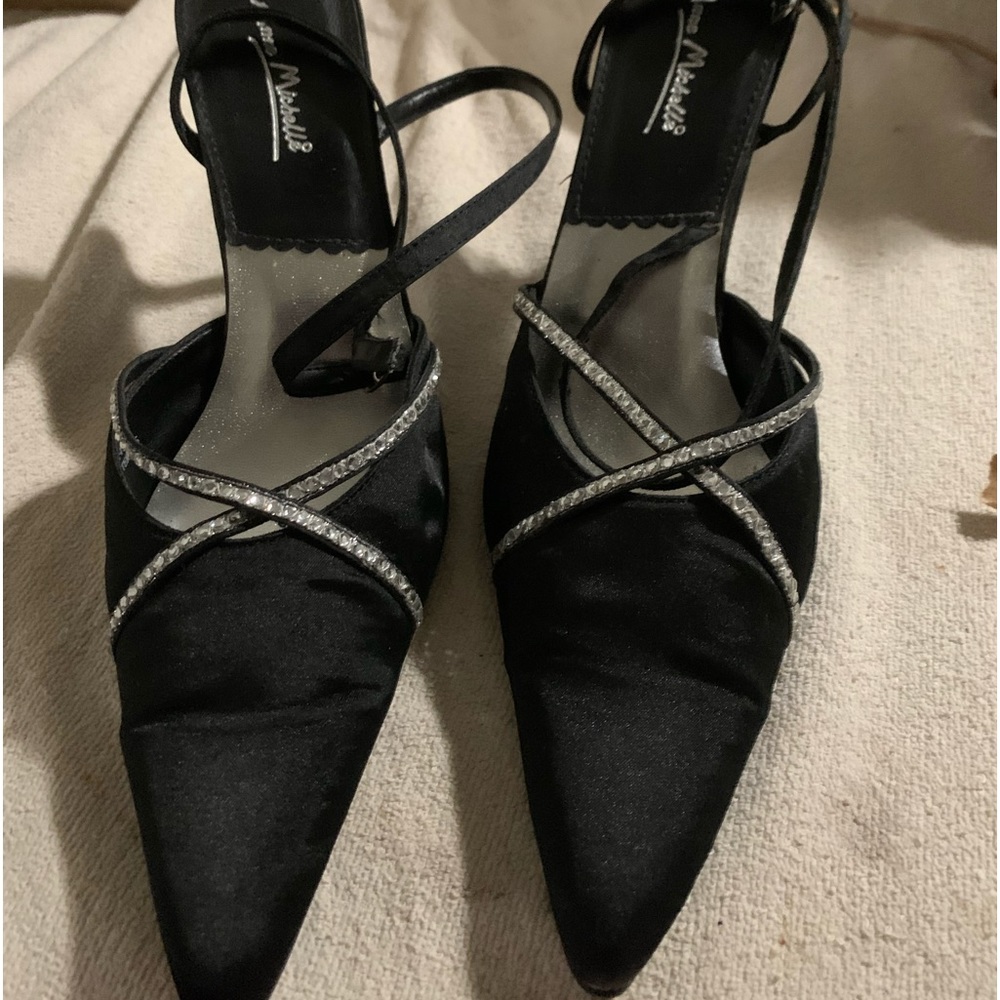 Anne Michelle satin pump